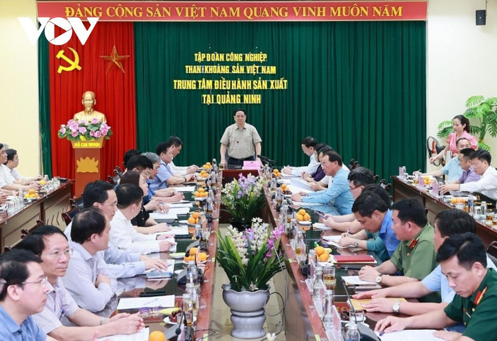 Thủ tướng kiểm tra thực trạng các đơn vị sản xuất và cung ứng điện ở Quảng Ninh - 6