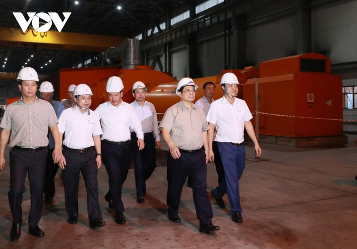 Thủ tướng kiểm tra thực trạng các đơn vị sản xuất và cung ứng điện ở Quảng Ninh - 5