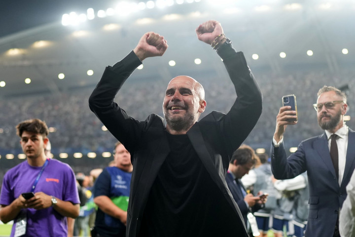 Cầu thủ Man City rơi nước mắt, HLV Guardiola vỡ òa cảm xúc vô địch Cúp C1 - 14