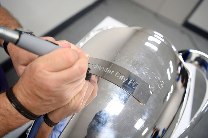 Cầu thủ Man City rơi nước mắt, HLV Guardiola vỡ òa cảm xúc vô địch Cúp C1 - 12