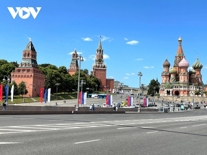 Nga tưng bừng kỷ niệm 33 năm Quốc khánh 12/6 - 3