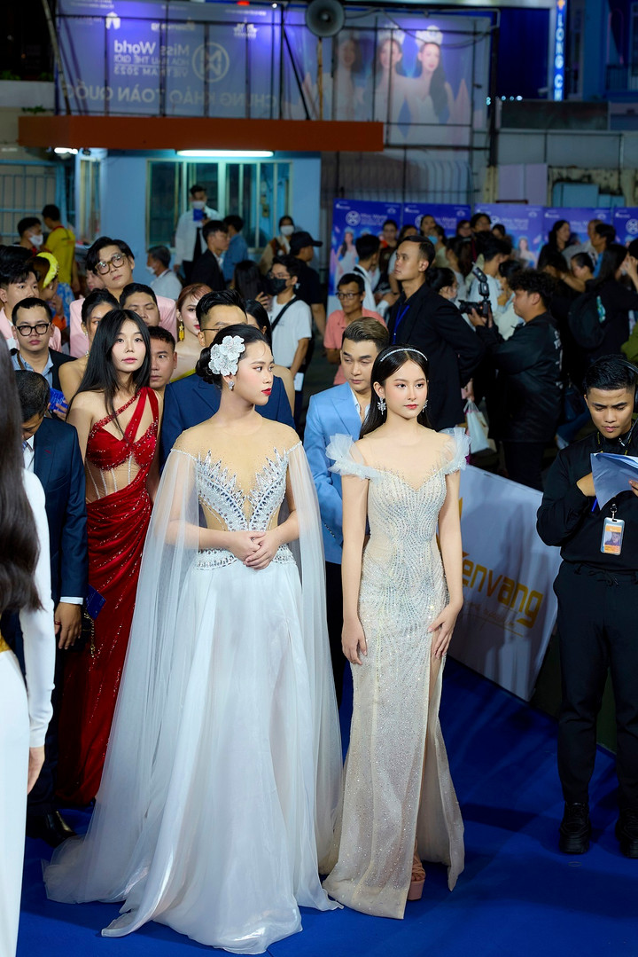 Hoa hậu nhí Bella Vũ nổi bật trên thảm đỏ chung khảo Miss World Vietnam 2023 - 1