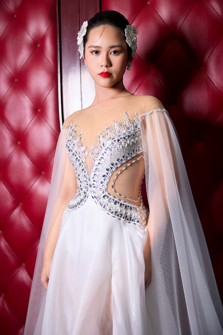 Hoa hậu nhí Bella Vũ nổi bật trên thảm đỏ chung khảo Miss World Vietnam 2023 - 5