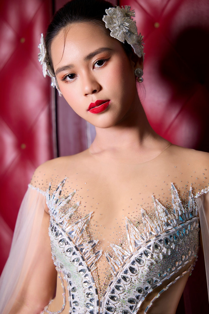 Hoa hậu nhí Bella Vũ nổi bật trên thảm đỏ chung khảo Miss World Vietnam 2023 - 7