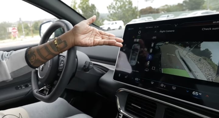 Kênh review công nghệ TechMe0ut: Lái xe VF 8 là một trải nghiệm thực sự thú vị - 4
