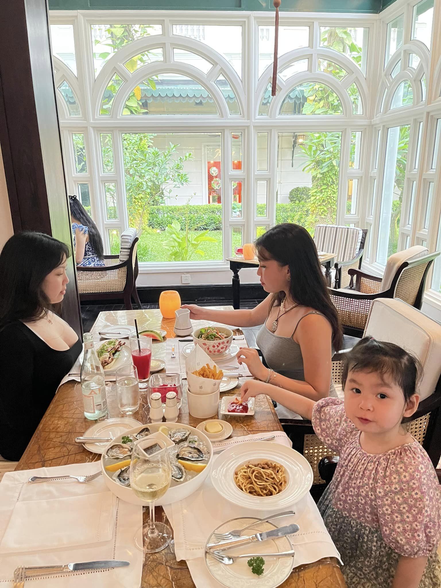 Phượng Chanel lần đầu khoe con gái chung của cô và tình cũ Quách Ngọc Ngoan - 2