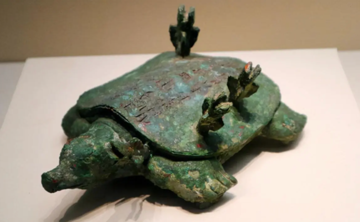 Lão nông câu cá vớt được 'rùa lạ', không ngờ là bảo vật hơn 3.000 năm - 1