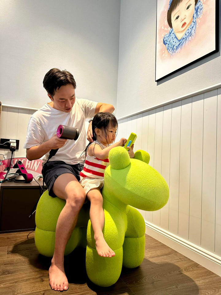 Khoe ảnh chiều con gái, Cường Đô La bị khán giả nhắc nhở 'mạo hiểm quá' - 1