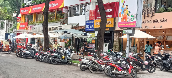 Sở GTVT TP.HCM đề xuất phí thuê lòng đường, vỉa hè 50-350 nghìn đồng/tháng - 1