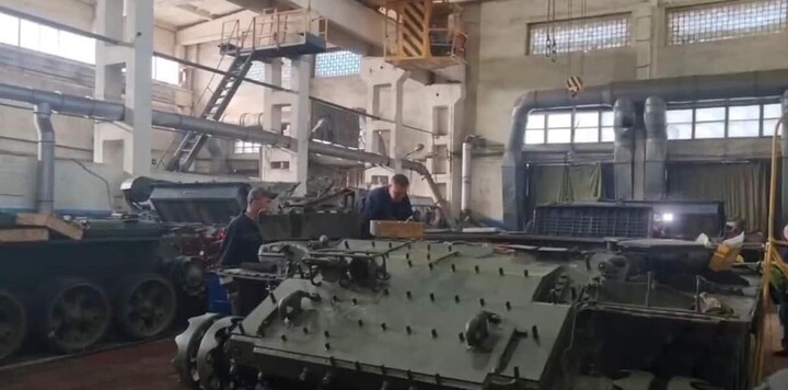 Kỹ sư Nga chờ mổ xẻ xe tăng Leopard 2 của Đức - 2