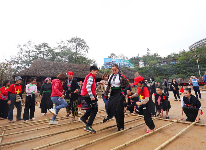 Fansipan mát lạnh hút khách khi miền Bắc nóng như đổ lửa - 3