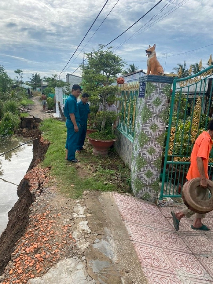 Liên tiếp công bố tình huống sạt lở khẩn cấp ở Vĩnh Long - 2