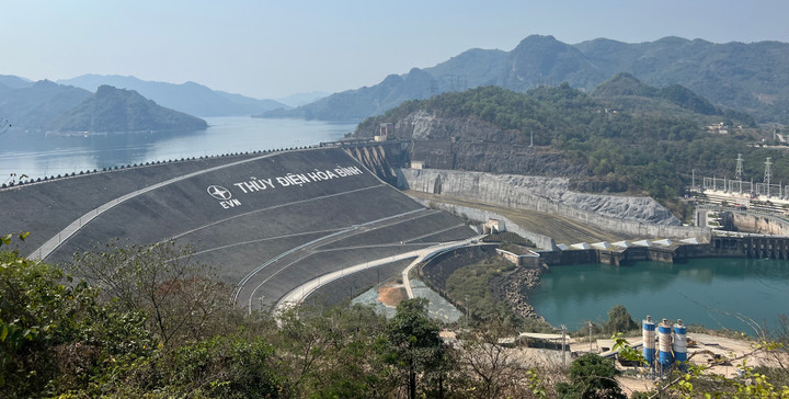 Thủy điện Hòa Bình chỉ phát điện cầm chừng: Giám đốc phân tích nguyên nhân - 1