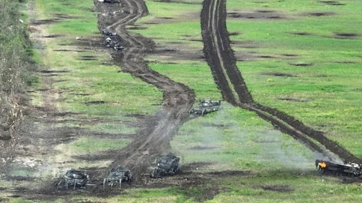 Ukraine đau đầu tìm cách vượt bãi mìn của Nga sau khi mất nhiều xe Leopard 2R - 1