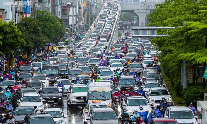 Dự báo thời tiết ngày 15/6: Mưa lớn giảm dần ở Bắc Bộ, Trung Bộ nắng nóng - 1