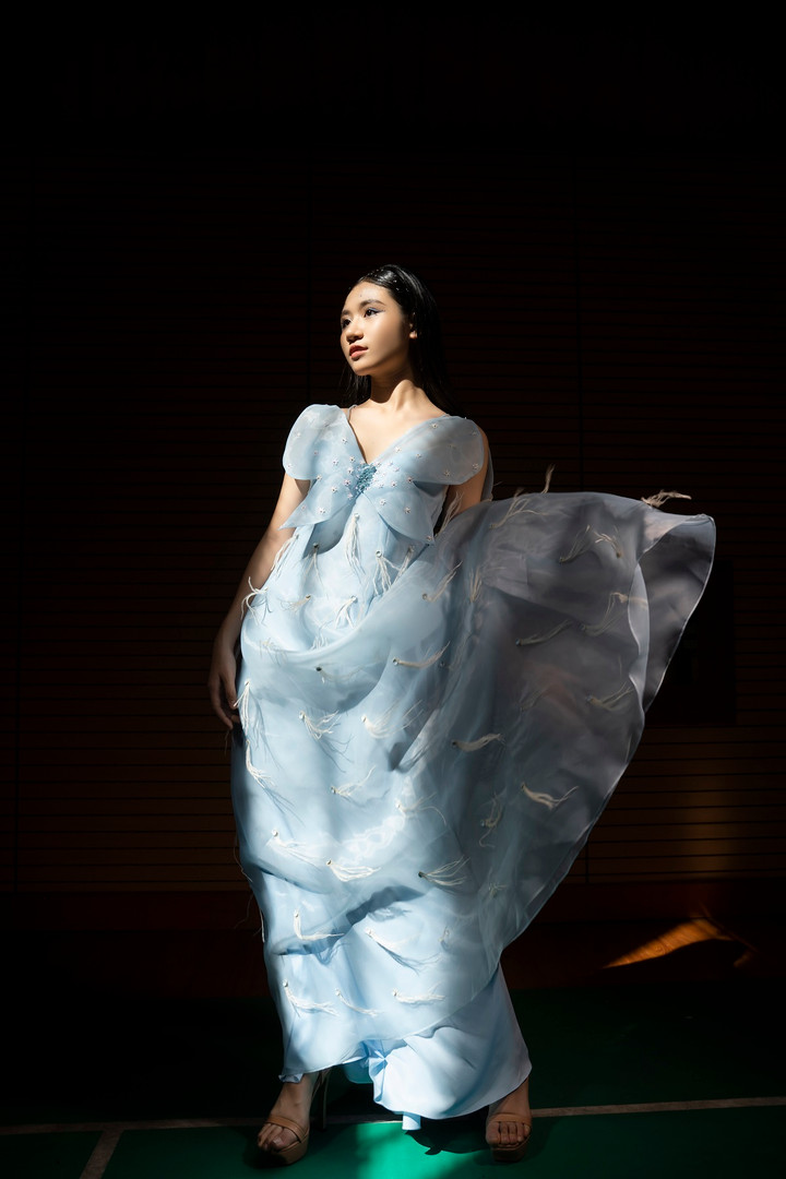 Mẫu nhí Minh Anh khoe vẻ đẹp ngọt ngào như nàng thơ trên sàn diễn lớn - 8