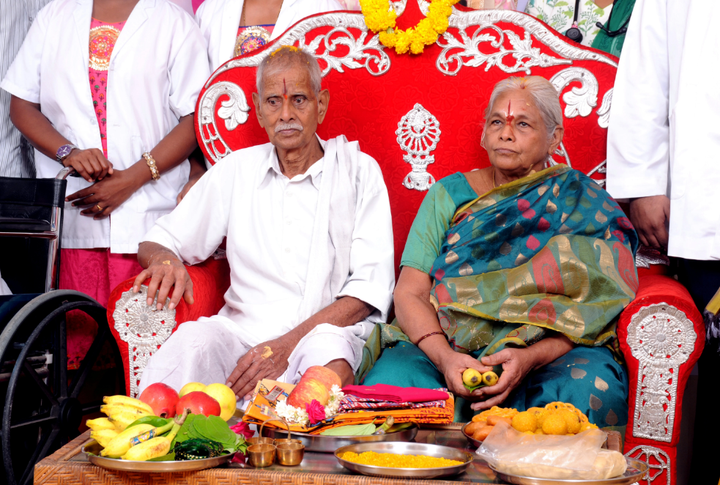 Xu hướng sinh con ngoài 50 tuổi ngày càng tăng trên thế giới - 1