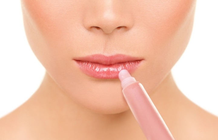 Có nên dùng son dưỡng có màu vào ban đêm? - 1
