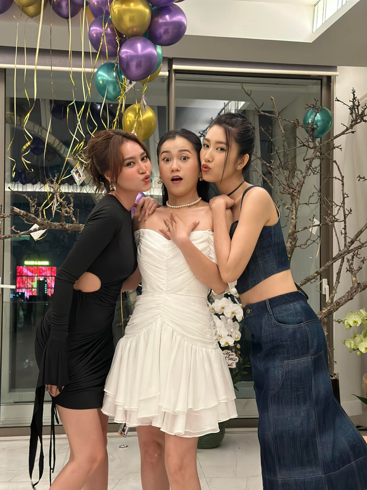 Sao Việt 16/6: Xuân Hinh tới nhà thăm Công Lý, Hà Kiều Anh đọ sắc bên Hồng Nhung - 6