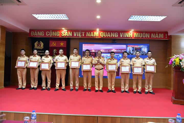 CSGT hỗ trợ đăng kiểm cho hơn 150.000 xe - 1