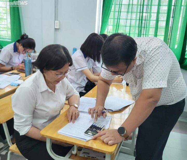 Thí sinh 64 tuổi dự thi tốt nghiệp THPT - 2