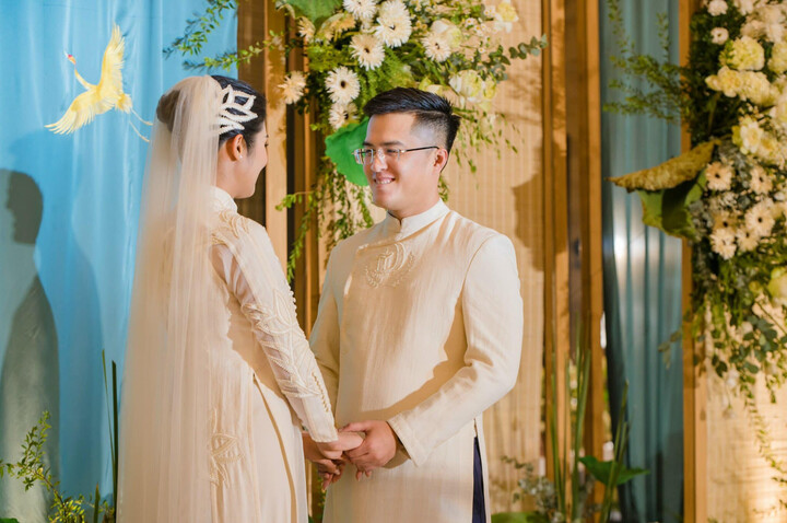 Sao Việt 17/6: Thanh Thanh Tâm từ Mỹ về viếng mộ 'người tình sân khấu' Vũ Linh - 6
