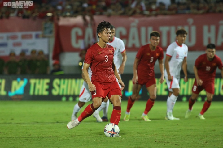 Quang Hải và đồng đội lạc nhịp trong trận HLV Troussier ra mắt tuyển Việt Nam - 7