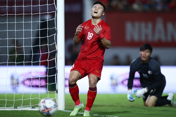 Quang Hải và đồng đội lạc nhịp trong trận HLV Troussier ra mắt tuyển Việt Nam - 10