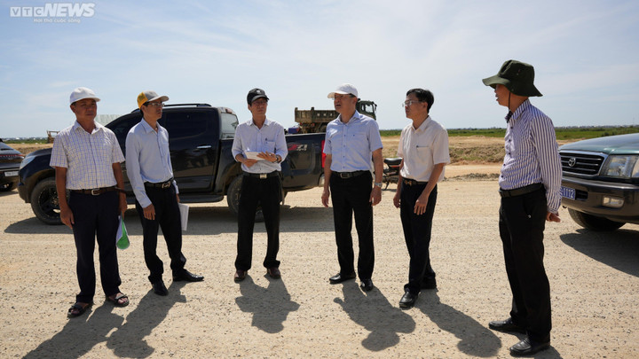 Lãnh đạo tỉnh kiểm tra dự án thi công 'rùa bò' ở Huế sau phản ánh của VTC News - 1