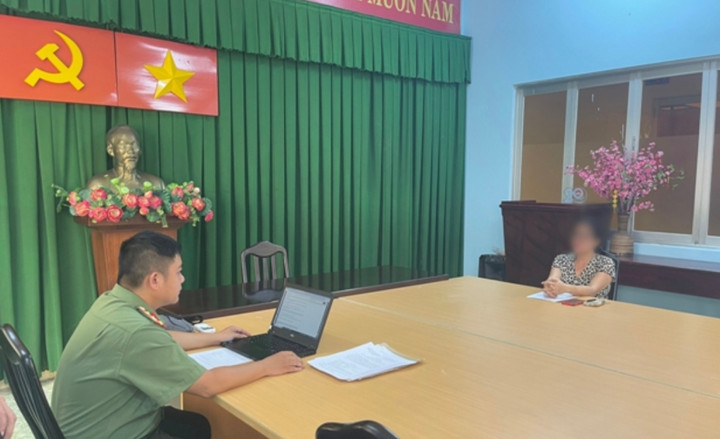 Công an TP.HCM phạt 2 người đăng tin xuyên tạc vụ tấn công trụ sở xã ở Đắk Lắk - 1