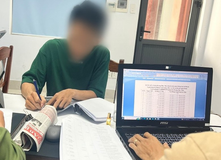 Phá đường dây mua bán, trao đổi trái phép thông tin tài khoản ngân hàng - 1