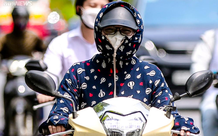 Đợt nắng nóng gay gắt ở Bắc Bộ kéo dài tới khi nào? - 1