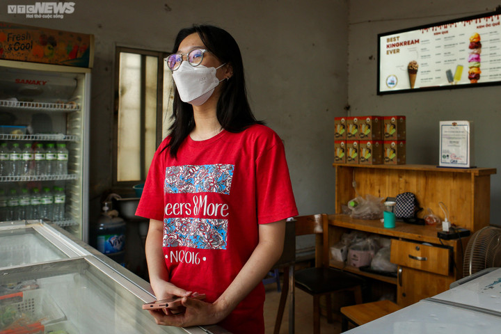 Mặt đường Âu Cơ nứt toác, người dân Hà Nội khổ sở khi đi lại - 15