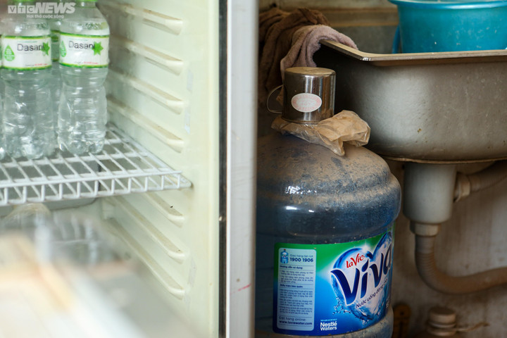 Mặt đường Âu Cơ nứt toác, người dân Hà Nội khổ sở khi đi lại - 16