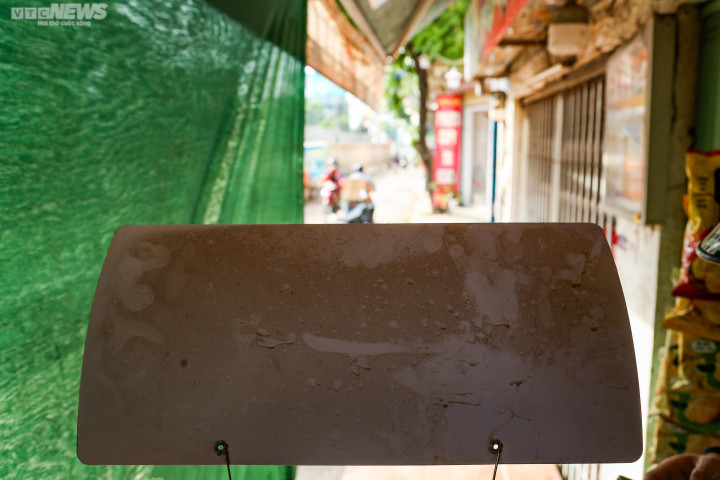 Mặt đường Âu Cơ nứt toác, người dân Hà Nội khổ sở khi đi lại - 17