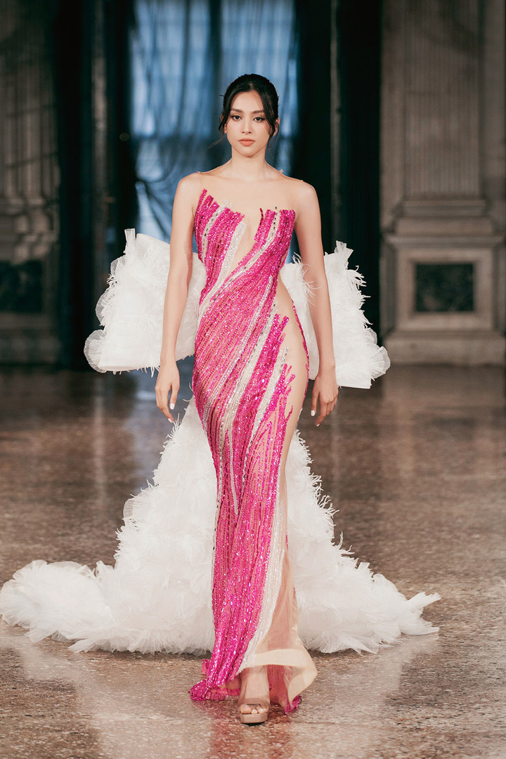 Mẫu nhí 14 tuổi Bảo Hà trình diễn cùng H’Hen Niê, Tiểu Vy trong show thời trang - 4