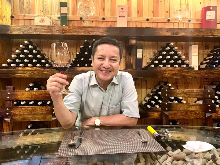 Sao Việt 18/6: Bình Tinh tới thắp nhang cha nuôi Vũ Linh, động viên Hồng Loan - 5