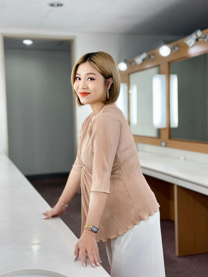 Sao Việt 18/6: Bình Tinh tới thắp nhang cha nuôi Vũ Linh, động viên Hồng Loan - 8