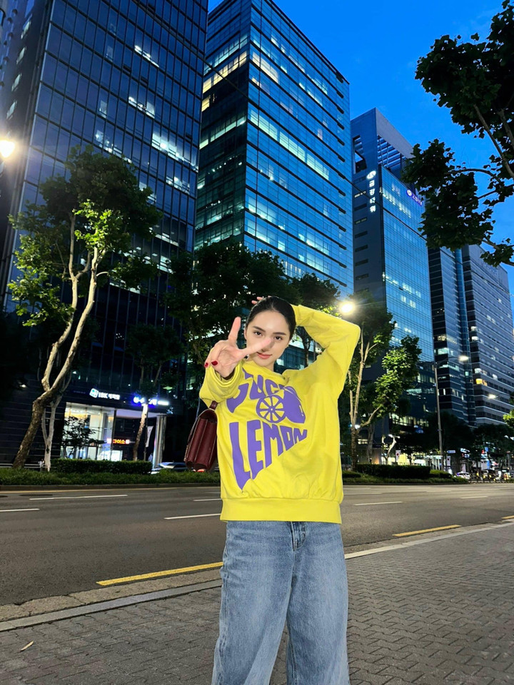 Sao Việt 18/6: Bình Tinh tới thắp nhang cha nuôi Vũ Linh, động viên Hồng Loan - 4