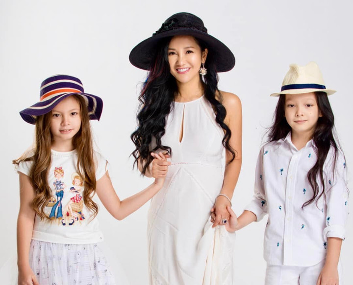 Hai con sinh đôi cao lớn hơn mẹ của diva Hồng Nhung - 2