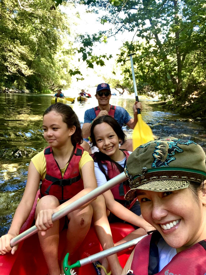 Hai con sinh đôi cao lớn hơn mẹ của diva Hồng Nhung - 12