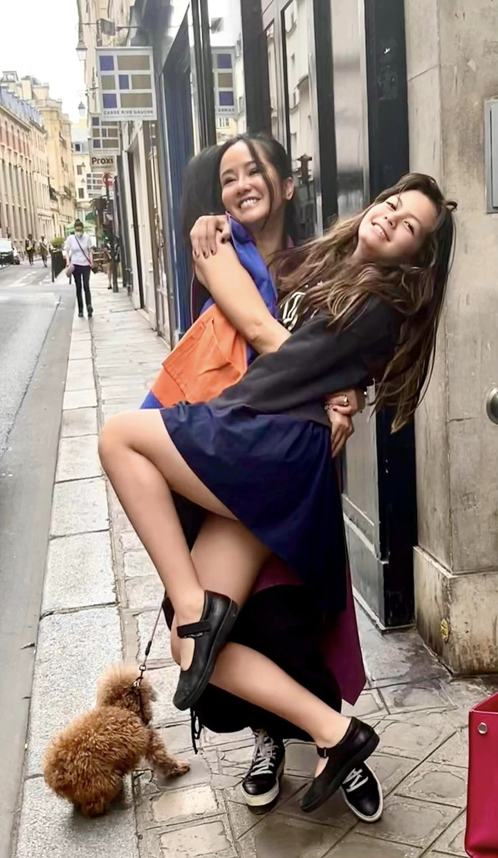 Hai con sinh đôi cao lớn hơn mẹ của diva Hồng Nhung - 5