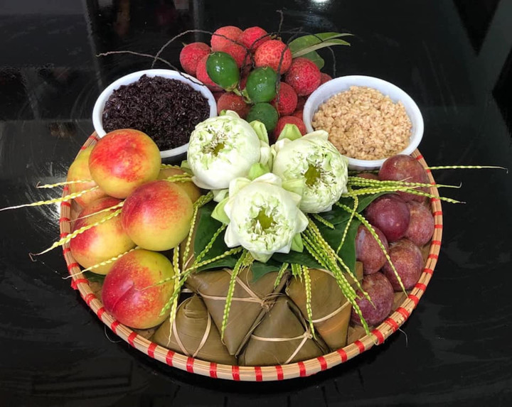 Chị em đua nhau đặt mâm cỗ đẹp ngất ngây cho Tết Đoan ngọ, người bán bội thu - 3