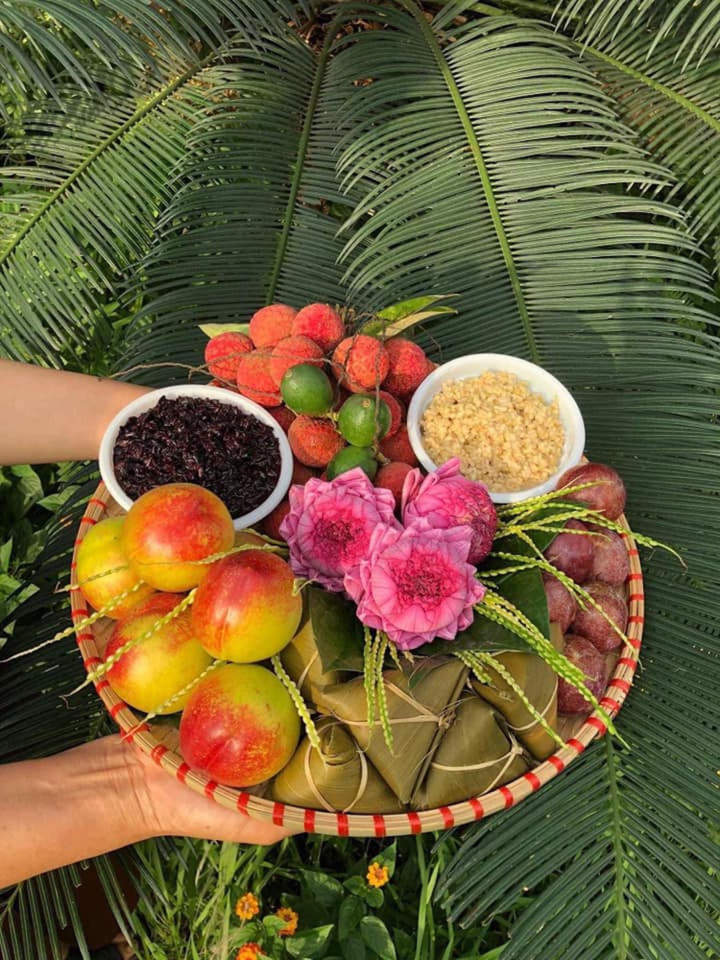 Chị em đua nhau đặt mâm cỗ đẹp ngất ngây cho Tết Đoan ngọ, người bán bội thu - 4