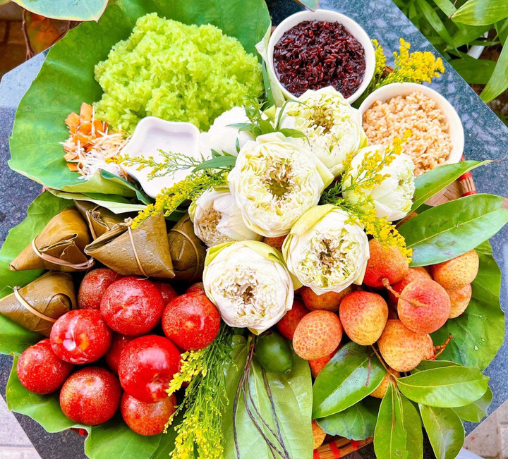 Chị em đua nhau đặt mâm cỗ đẹp ngất ngây cho Tết Đoan ngọ, người bán bội thu - 7