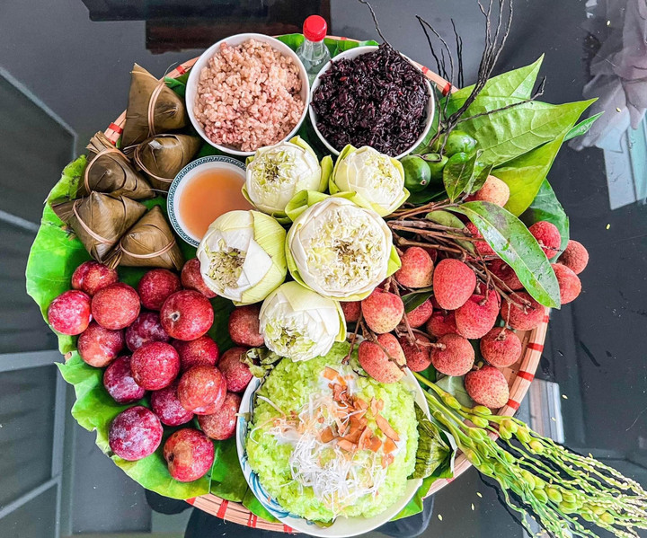 Chị em đua nhau đặt mâm cỗ đẹp ngất ngây cho Tết Đoan ngọ, người bán bội thu - 5