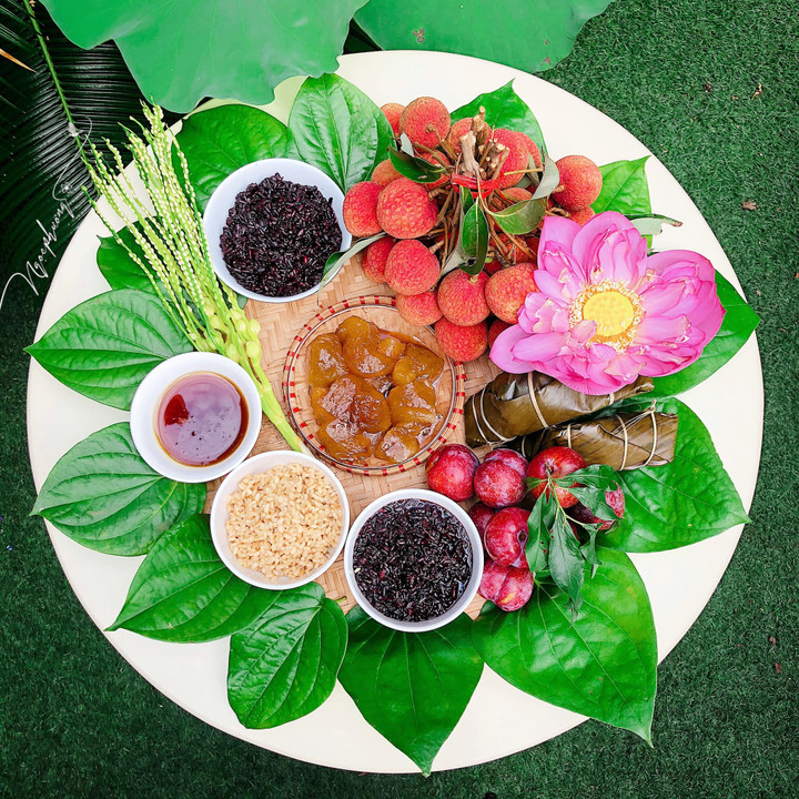 Dân mạng đua nhau khoe mâm cúng Tết Đoan ngọ đủ món ngon - 11