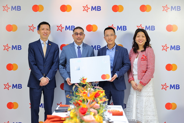 MB và Mastercard công bố hợp tác toàn diện - 1