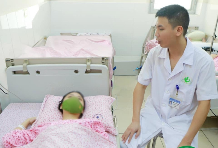 Hy hữu: Mang song thai một trong tử cung, một ngoài tử cung - 1