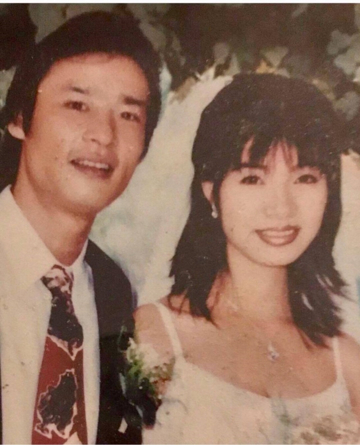 NSƯT Võ Hoài Nam khoe loạt ảnh cưới hơn 20 năm trước với bà xã kém 12 tuổi  - 1